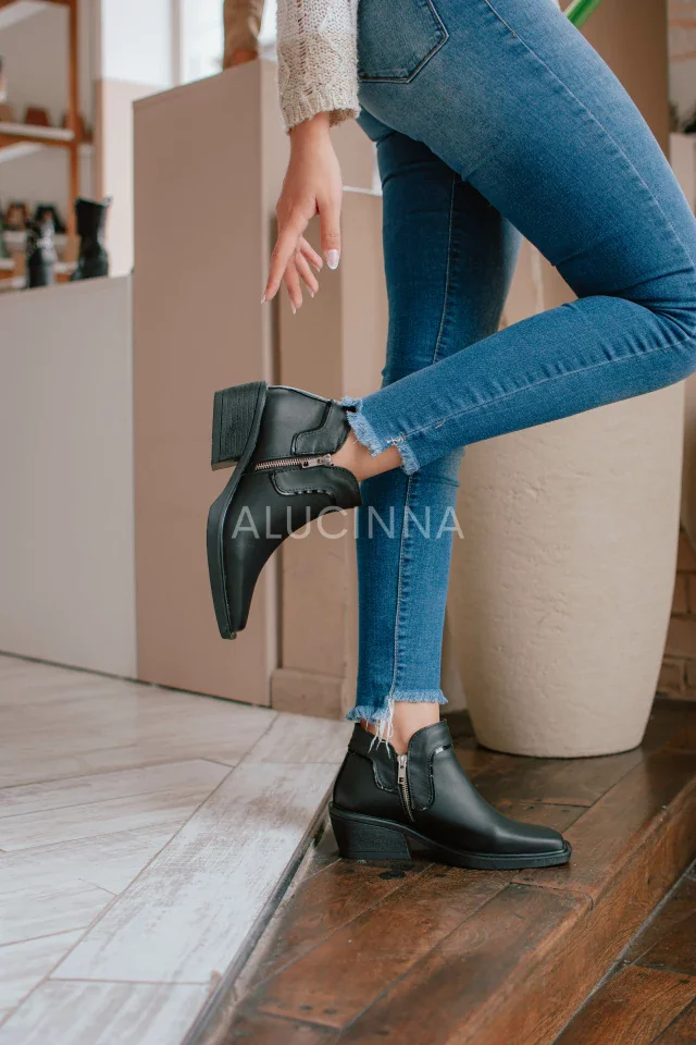 Astrid Negro – Alucinna Trendy Shoes